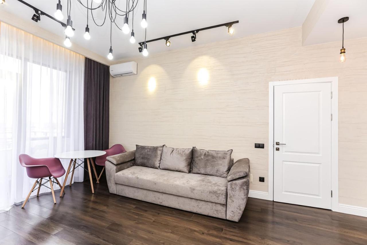 צ'יסינאו Double Skyhouse Exclusive Apartments מראה חיצוני תמונה