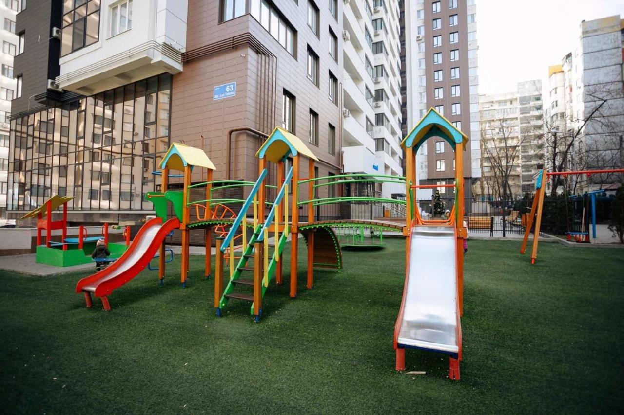 צ'יסינאו Double Skyhouse Exclusive Apartments מראה חיצוני תמונה