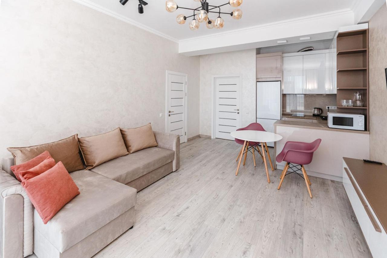 צ'יסינאו Double Skyhouse Exclusive Apartments מראה חיצוני תמונה