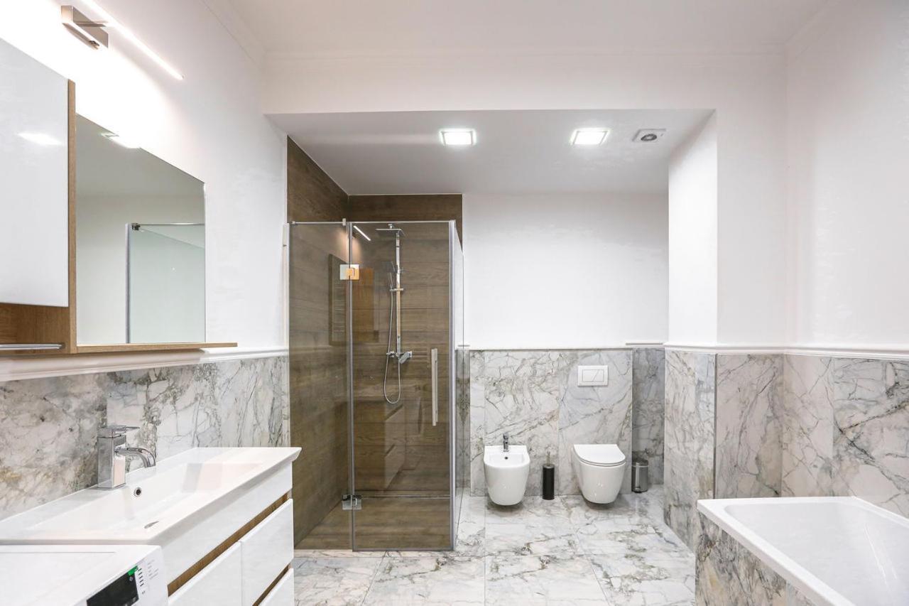 צ'יסינאו Double Skyhouse Exclusive Apartments מראה חיצוני תמונה