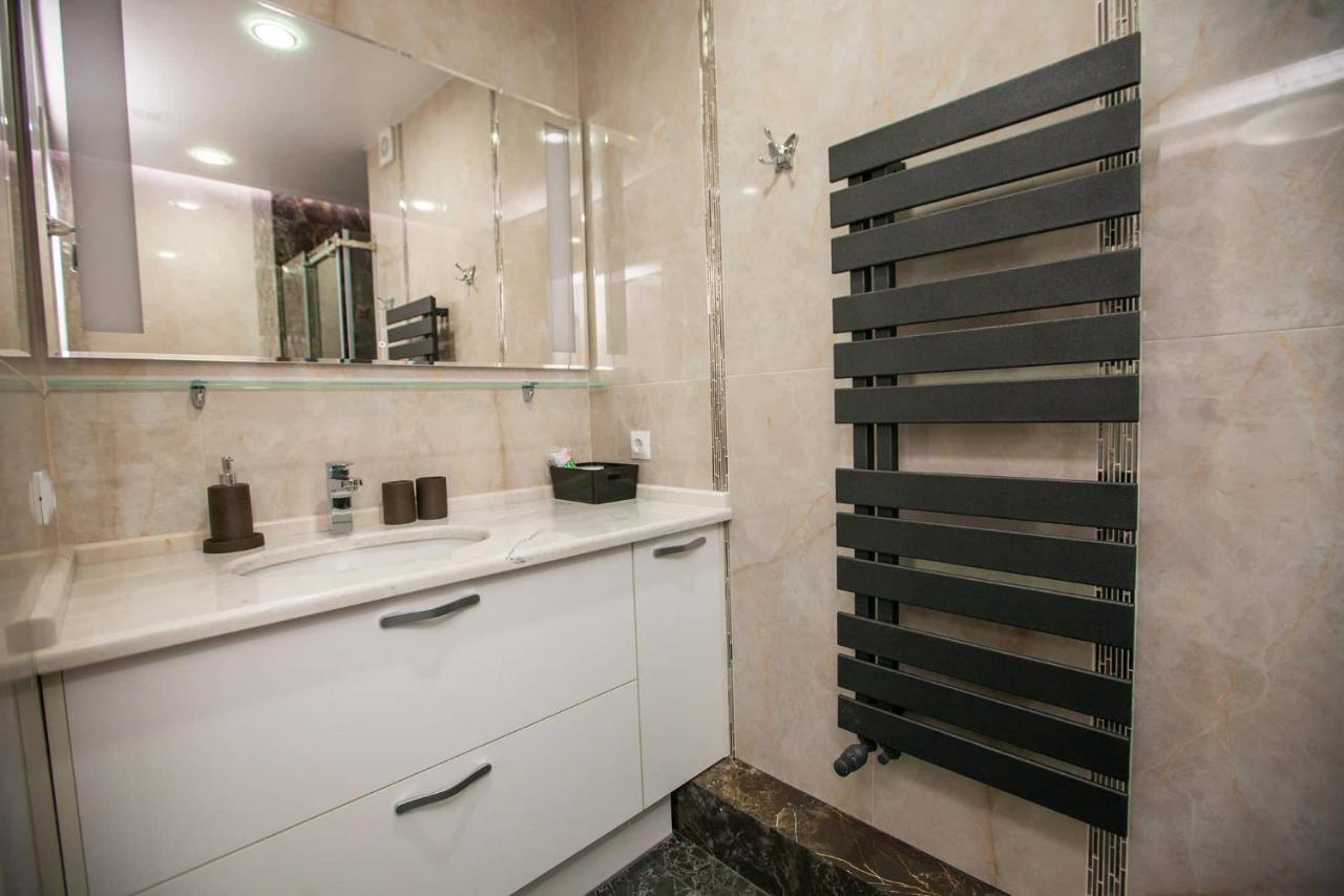 צ'יסינאו Double Skyhouse Exclusive Apartments מראה חיצוני תמונה