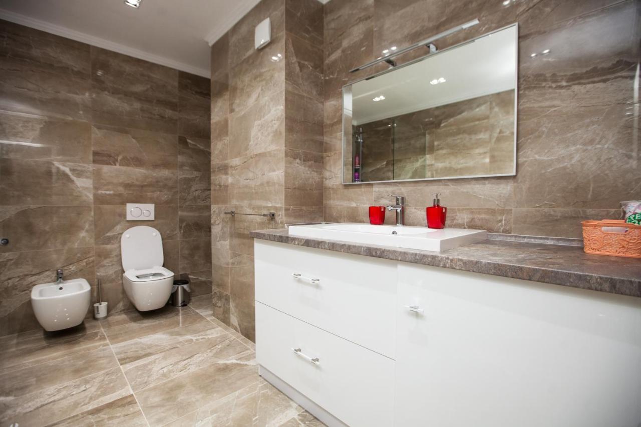 צ'יסינאו Double Skyhouse Exclusive Apartments מראה חיצוני תמונה