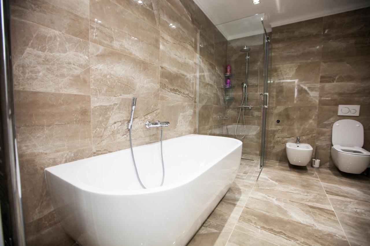 צ'יסינאו Double Skyhouse Exclusive Apartments מראה חיצוני תמונה