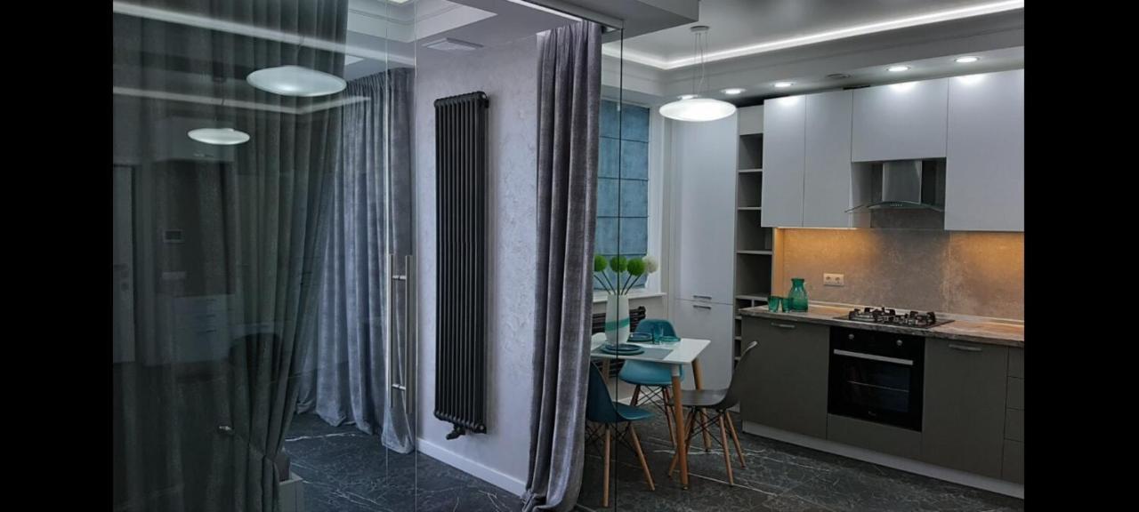 צ'יסינאו Double Skyhouse Exclusive Apartments מראה חיצוני תמונה